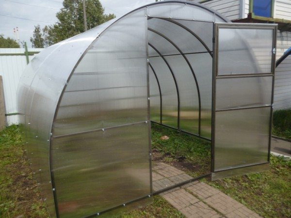 Готовый арочный парник