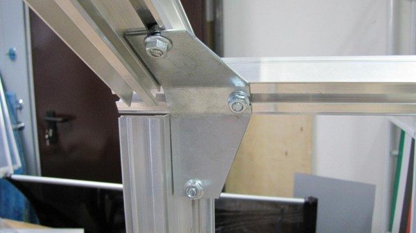 Один из способов крепления элементов каркаса