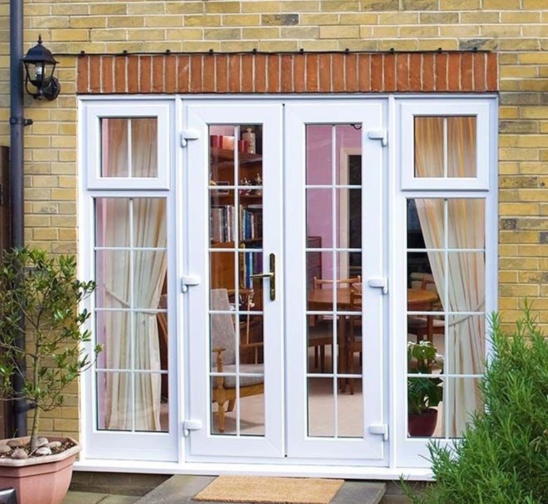 Преимущества пластиковых дверей