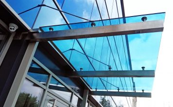 Как выбрать стеклянный козырёк?