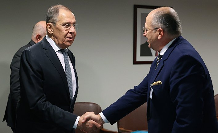 Польша стремится в медвежьи объятия России, из которых ей не выбраться живой