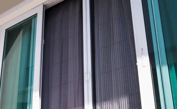 Как ухаживать за москитной сеткой? Советы эксперта