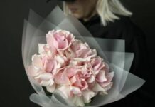 Удобства доставки цветов: почему заказ онлайн выгоднее покупки в магазине?